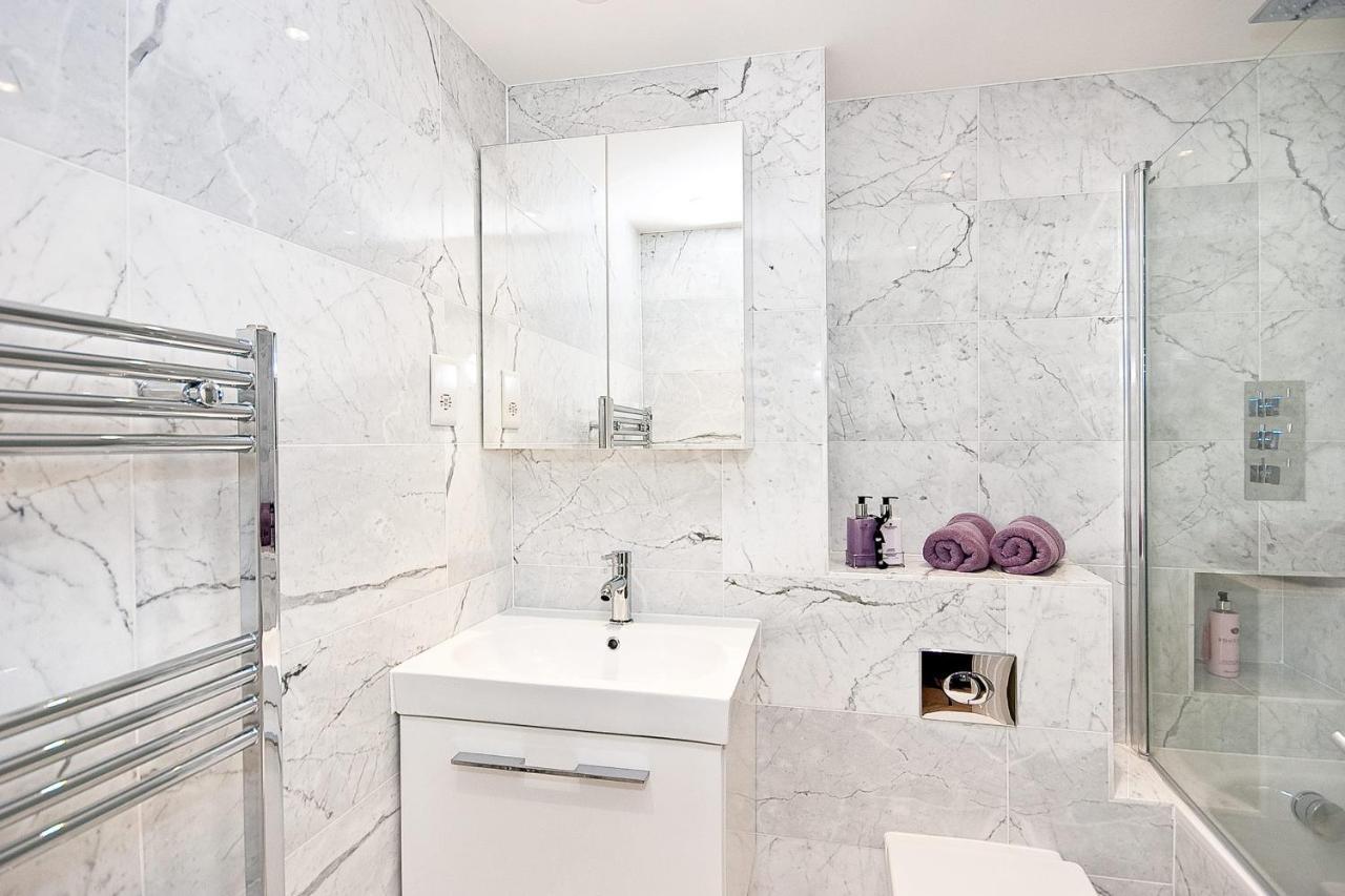 Stunning 2-Bedroom-Hosted By Sweetstay ลอนดอน ภายนอก รูปภาพ